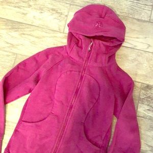 ❤️SOLD LOCALLY ❤️Lululemon purple scuba 6